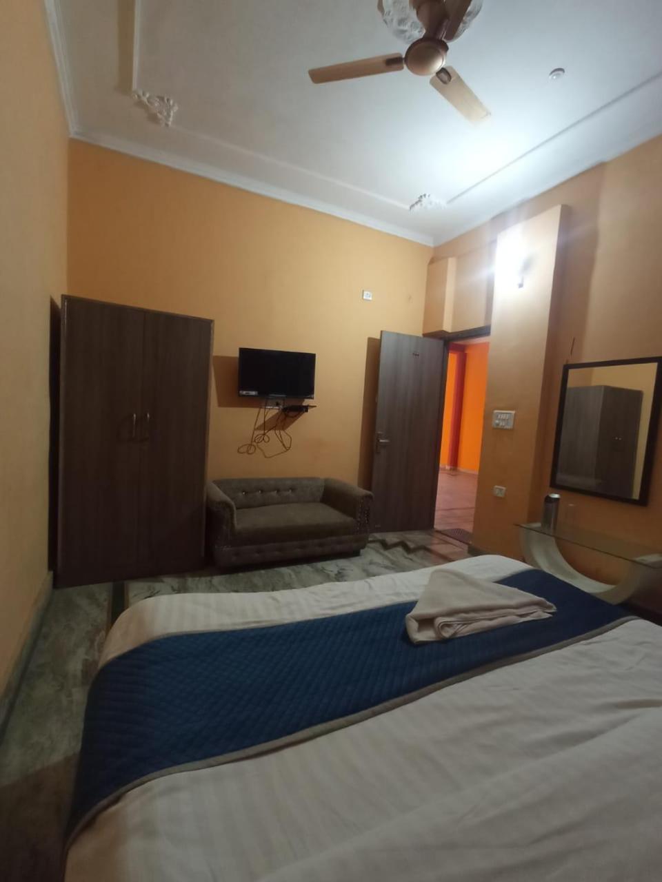 Siddhi Vinayak Hotel And Banquet Bhimtal Bagian luar foto