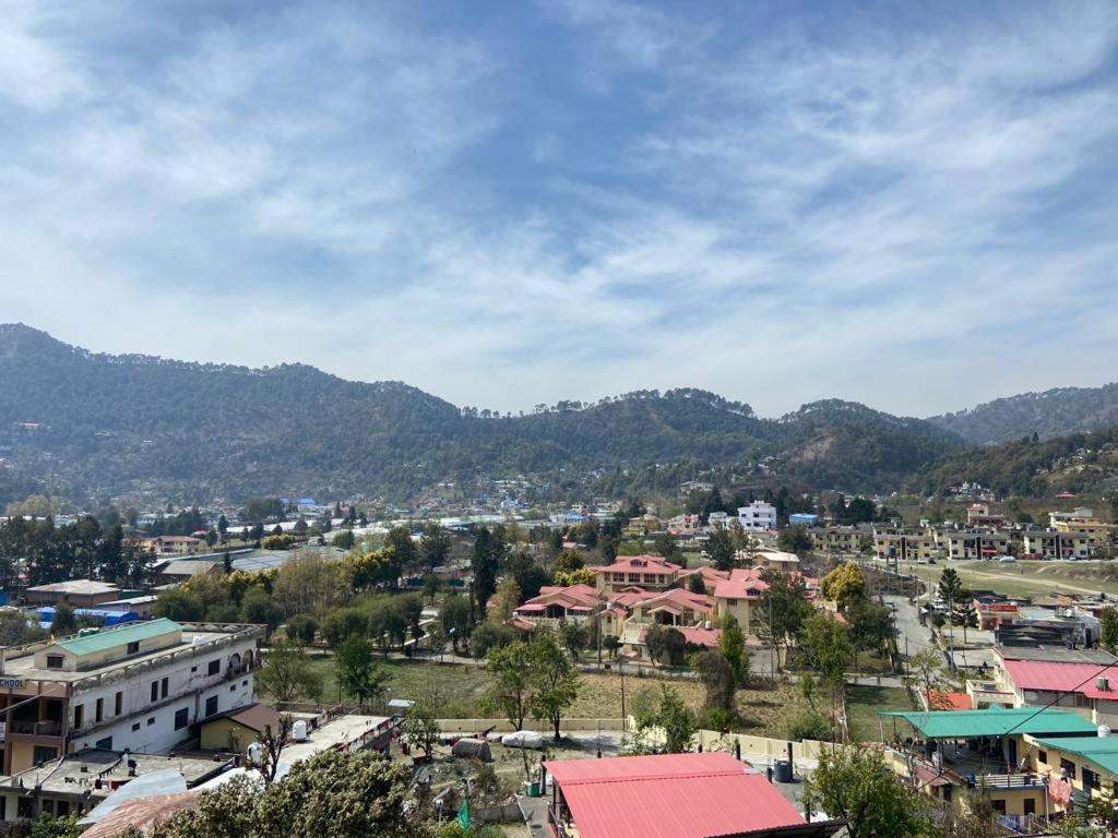 Siddhi Vinayak Hotel And Banquet Bhimtal Bagian luar foto