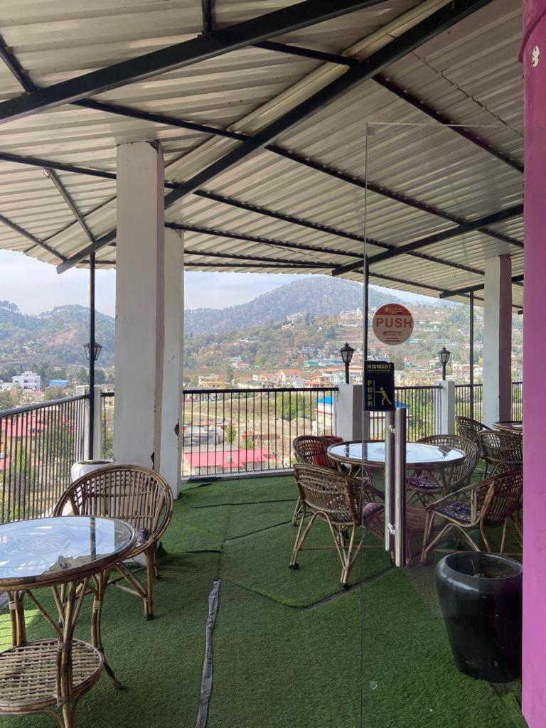 Siddhi Vinayak Hotel And Banquet Bhimtal Bagian luar foto
