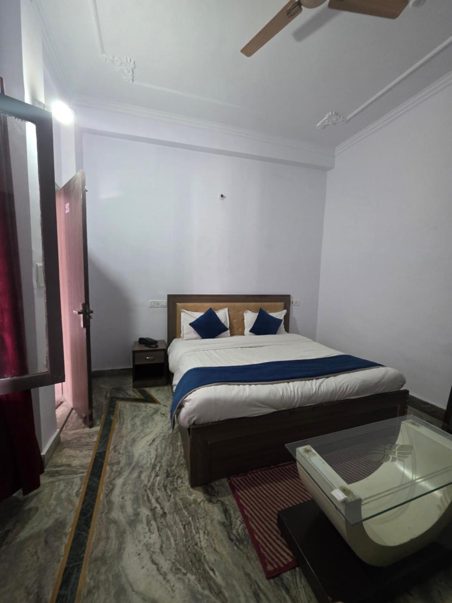 Siddhi Vinayak Hotel And Banquet Bhimtal Bagian luar foto