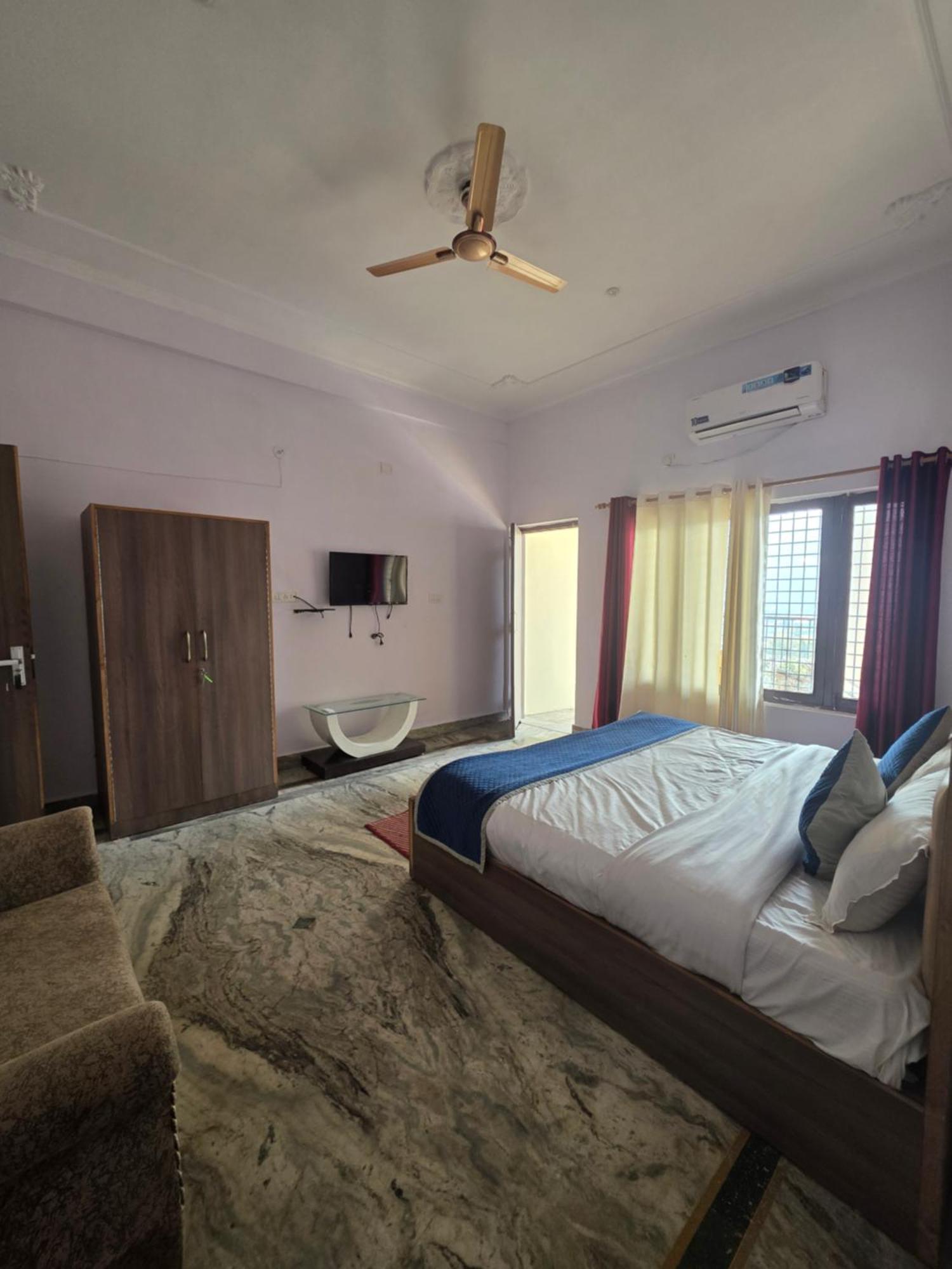 Siddhi Vinayak Hotel And Banquet Bhimtal Bagian luar foto