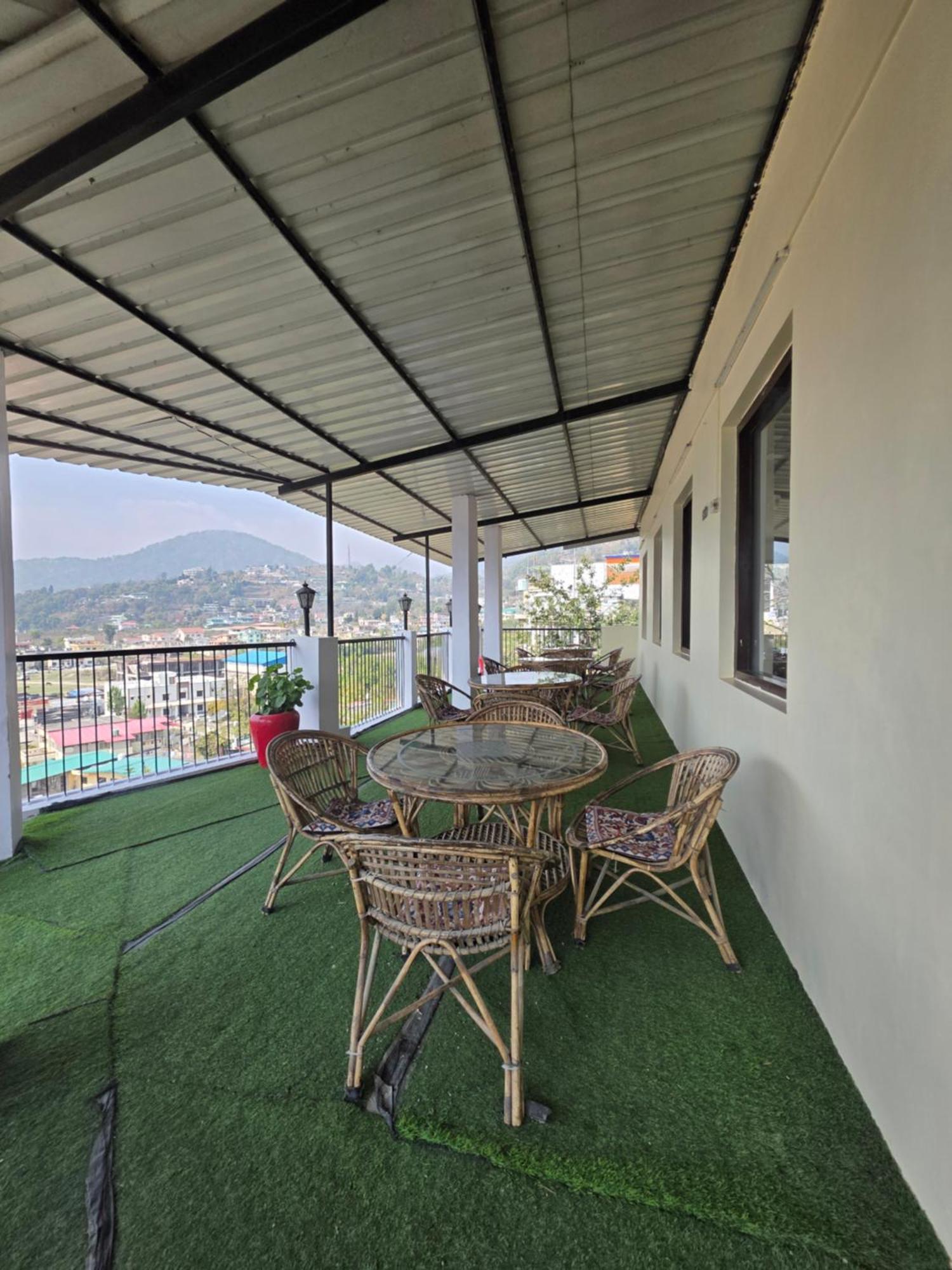 Siddhi Vinayak Hotel And Banquet Bhimtal Bagian luar foto
